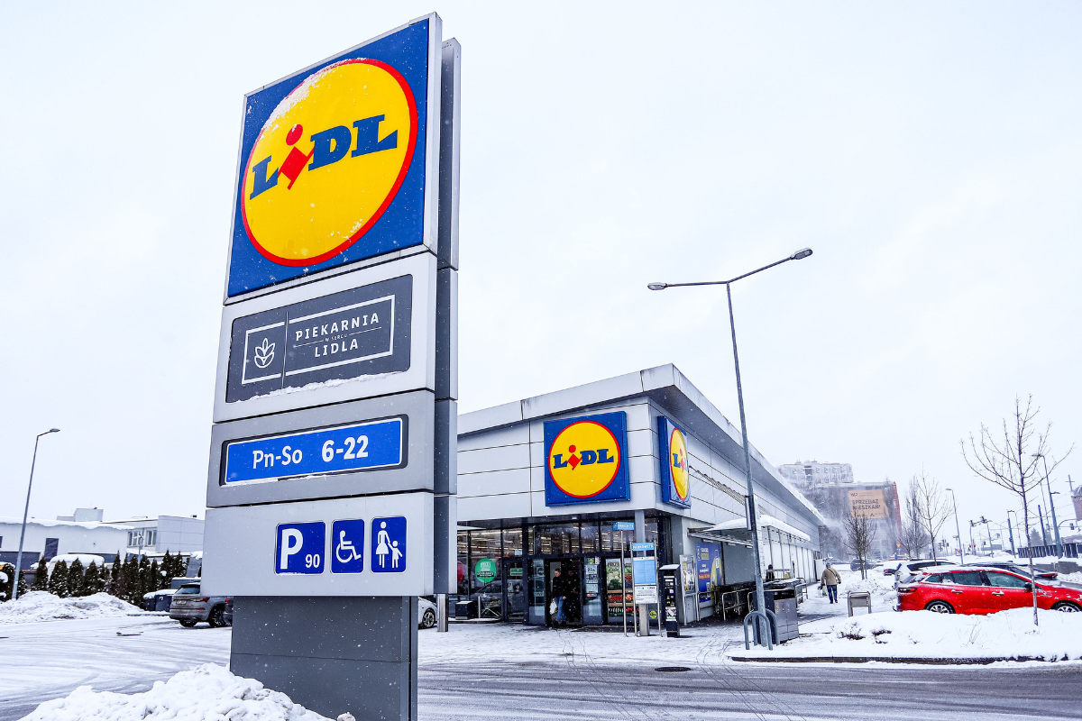 Walentynkowy sweter z wiskozy w Lidlu. Miękki, modny i za 34,99 zł