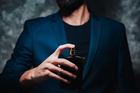 Perfumy na walentynki dla niego – 7 zapachów, które podbiją jego serce