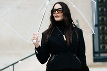 Peplum jacket – najmodniejsza kurtka wiosny 2026 modeluje sylwetkę