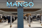 Girly baleriny z Mango to hit wiosny 2026. Paryżanki już je noszą