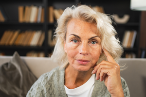 zmartwiona kobieta