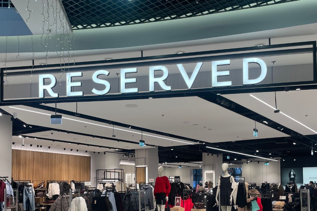 Wełniane spodnie z Reserved