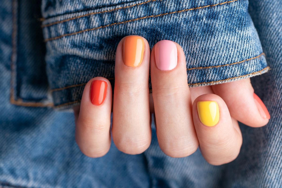 peach champagne nails 2025