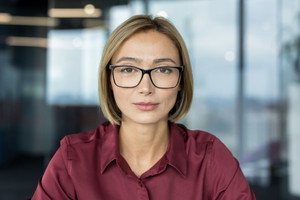 kobieta 30+ poważna
