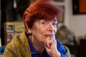 zamyślona kobieta