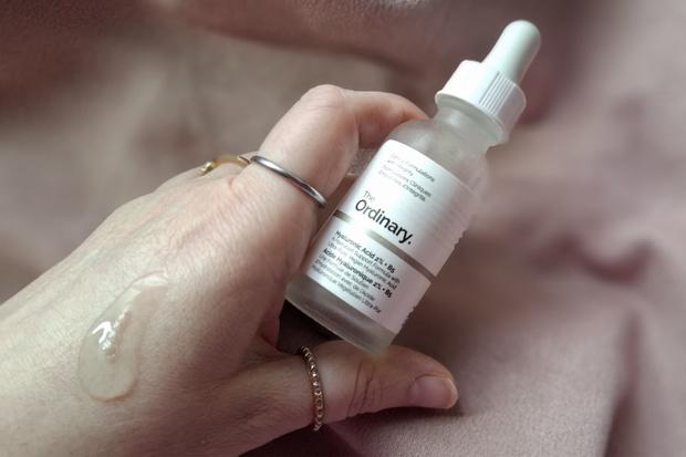 Serum dające efekt mochi skin: The Ordinary Hyaluronic Acid 2% + B5