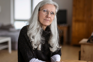 zmartwiona kobieta