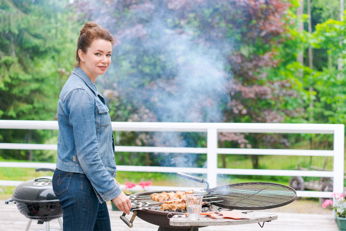 kobieta na grillu