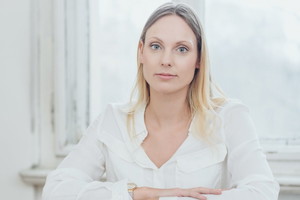 Poważna kobieta