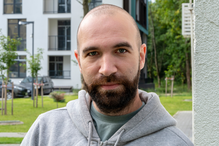 zdenerwowany mężczyzna