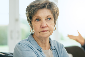 zmartwiona kobieta