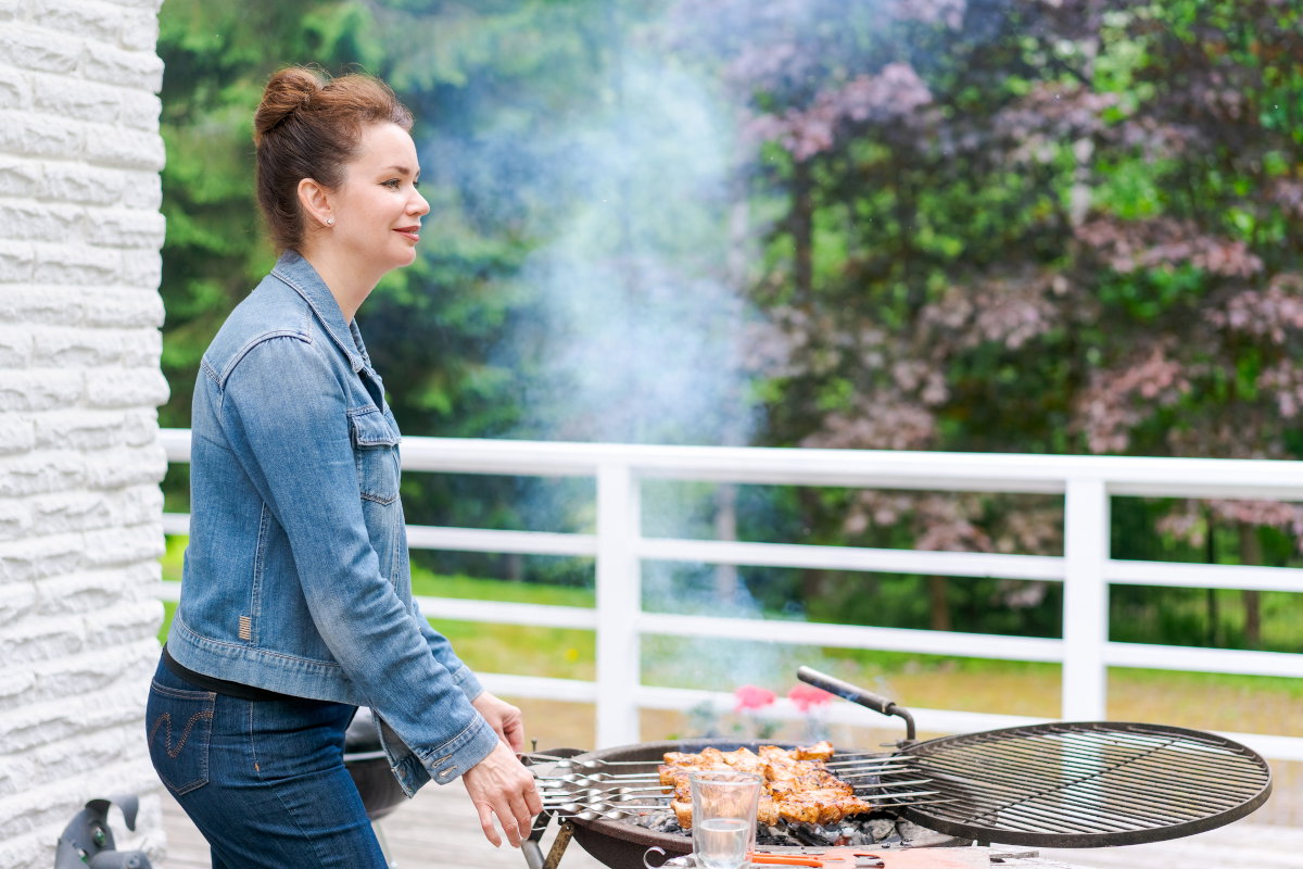 kobieta na grillu