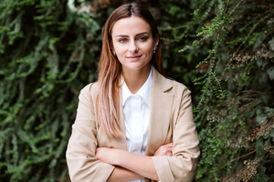 pewna siebie kobieta