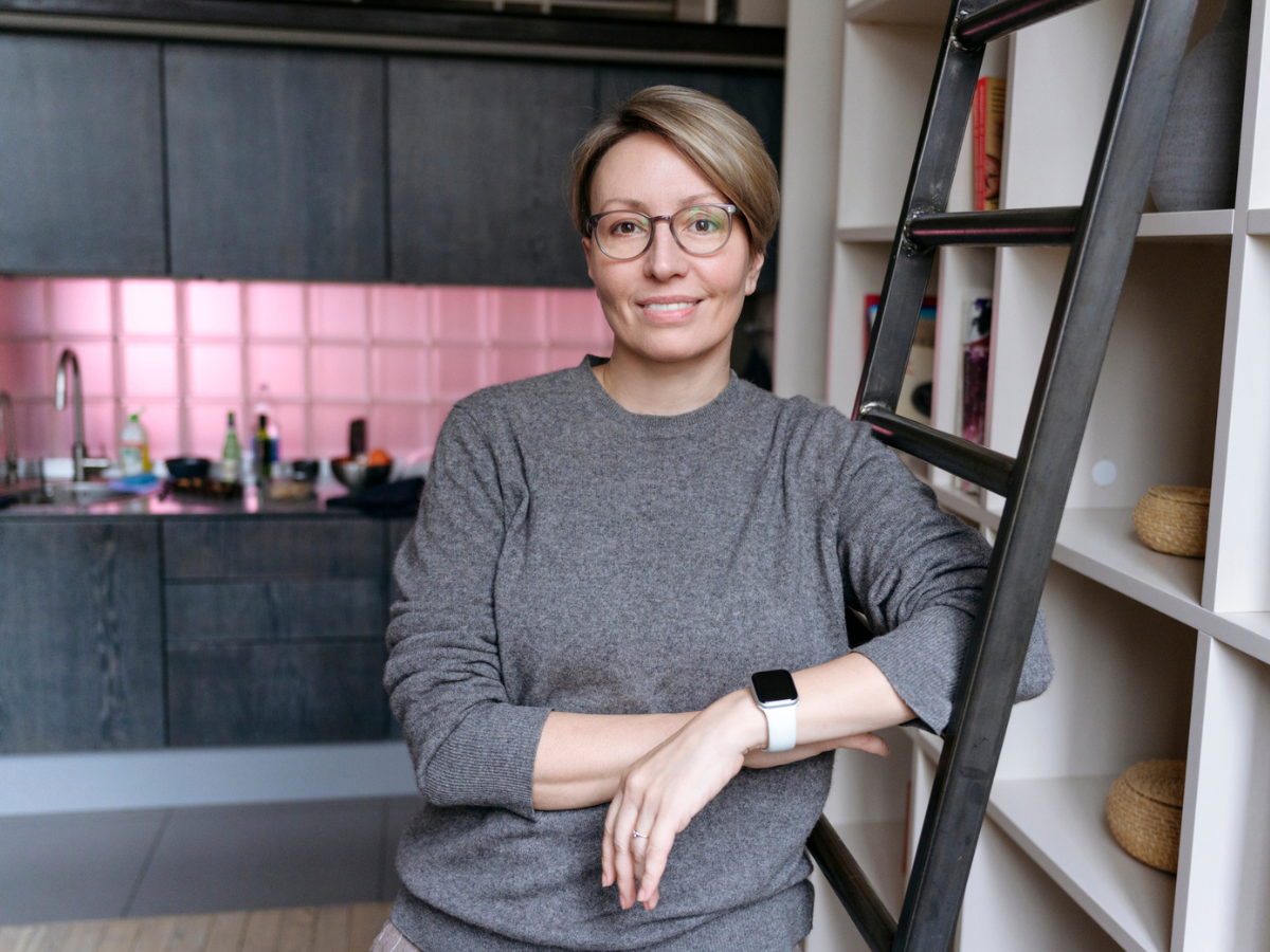 pewna siebie kobieta