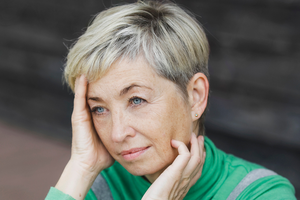 zmartwiona kobieta