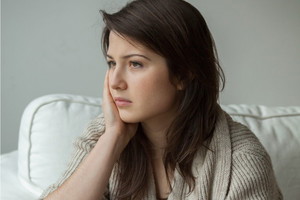 Zmartwiona kobieta