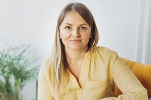 poważna kobieta