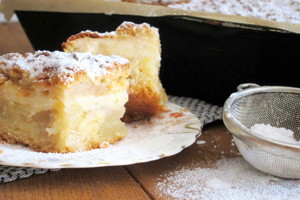ciasto z jabłkami i budyniem przepis, przepis na ciasto z budyniem i jabłkami, ciasto jabłkowo budyniowe