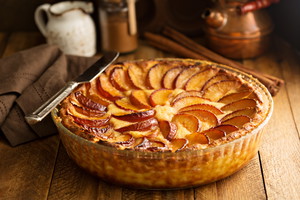 Tarta ze śliwkami i kremem