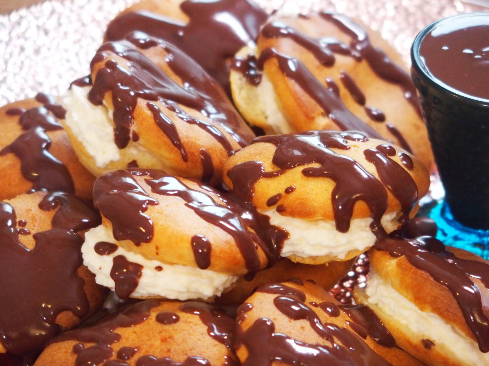 Profiterolki z sosem czekoladowym