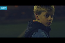 Szukamy mamy – wzruszający spot SOS Wioski Dziecięce