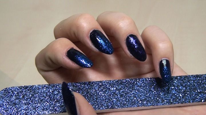 Manicure brokatowy krok po kroku