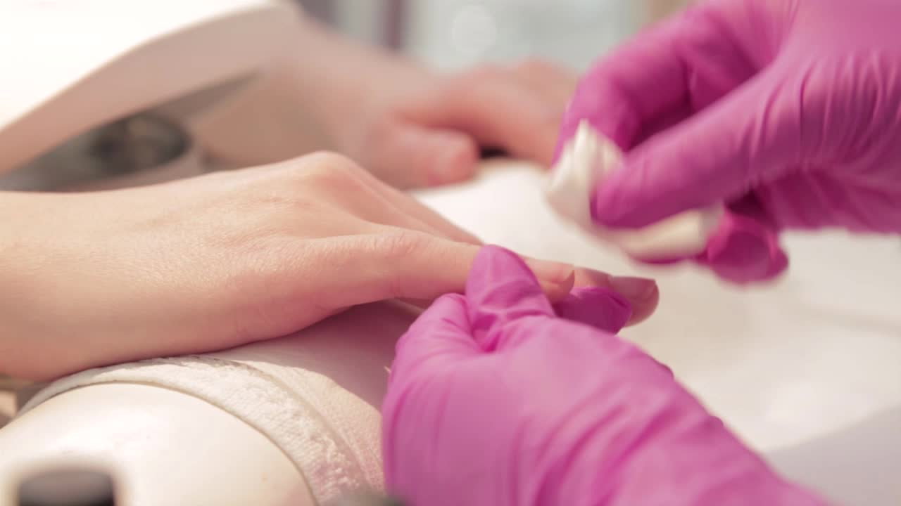 Manicure hybrydowy - jak zrobić
