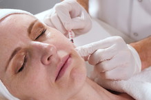 Zgrzytasz zębami i mimowolnie zaciskasz szczęki? Pomoże ci… botox!