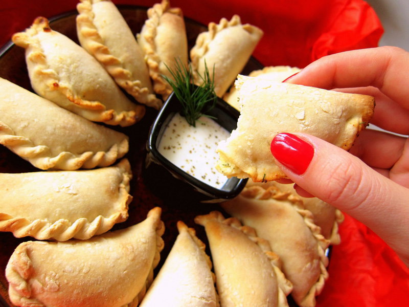 Jogurtowe pierożki z nadzieniem serowym