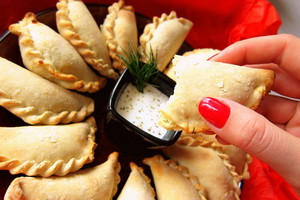 Jogurtowe pierożki z nadzieniem serowym