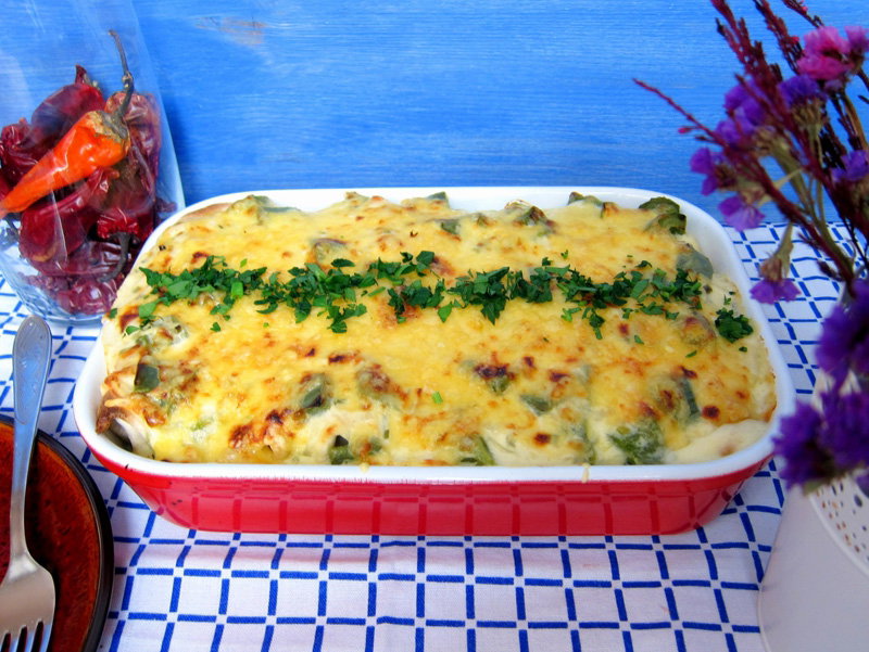 Enchiladas z kurczakiem i białą fasolą w kremowym sosie