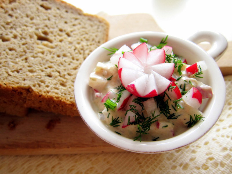 Pasta z tuńczyka z ziołami i rzodkiewką