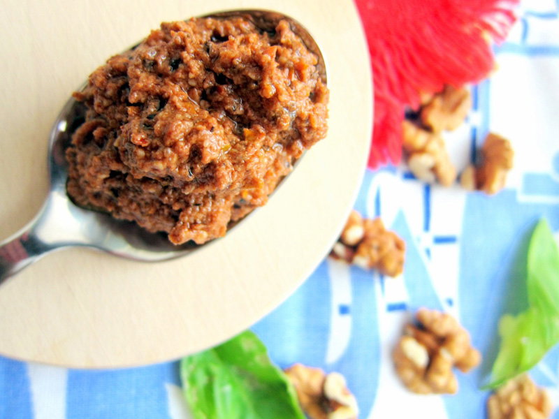 Pesto-rosso z domowym makaronem