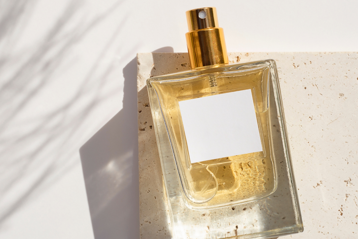 Kwiatowe perfumy i mgiełki na prezent na Dzień Mamy. TOP 5