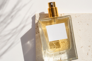 Kwiatowe perfumy i mgiełki na prezent na Dzień Mamy. TOP 5