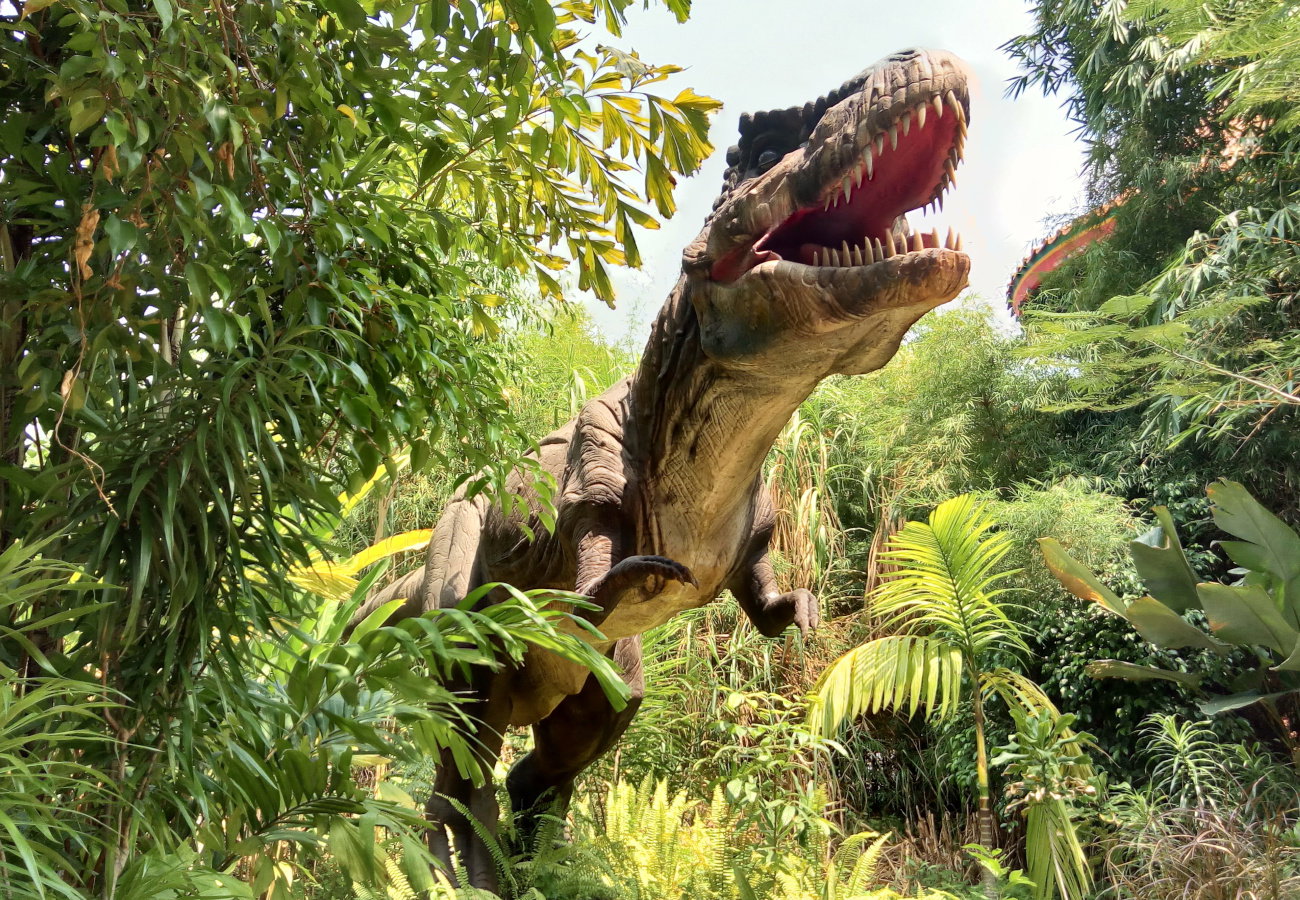 sennik uciekać przed dinozaurem