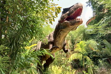 sennik uciekać przed dinozaurem