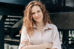 pewna siebie kobieta