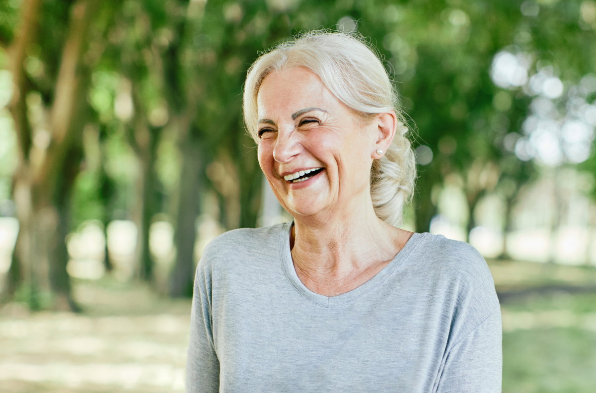 uśmiechnięta emerytka