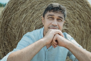 mężczyzna na wsi