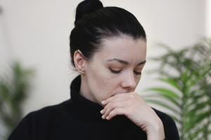 smutna kobieta