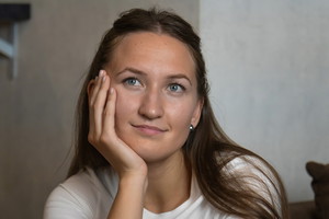 uśmiechnięta kobieta