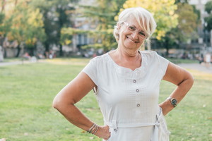 starsza kobieta