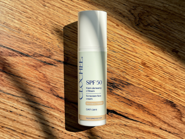 Clochee - Tonujący krem do twarzy z filtrem SPF 50 
