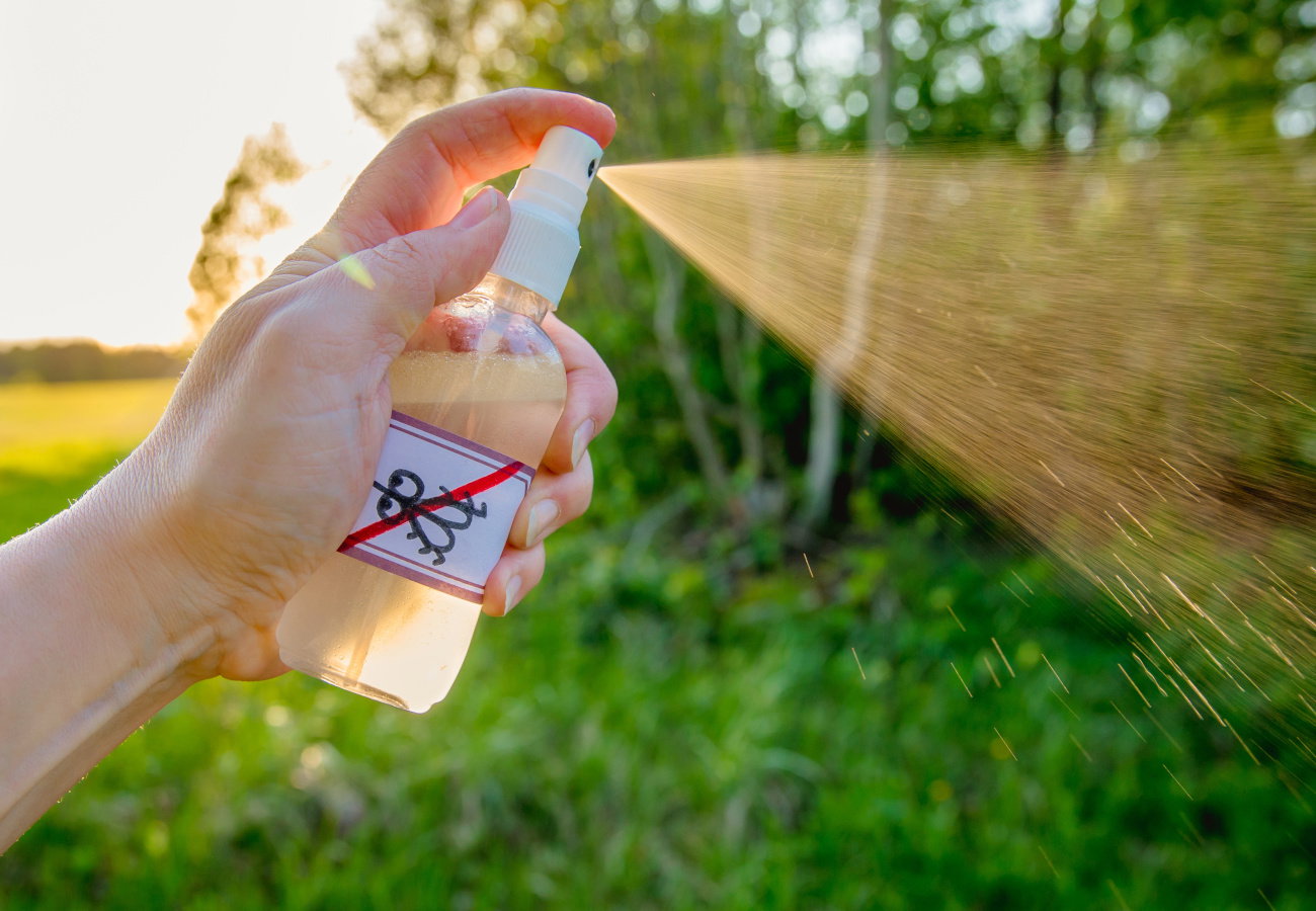 skuteczny naturalny spray na kleszcze