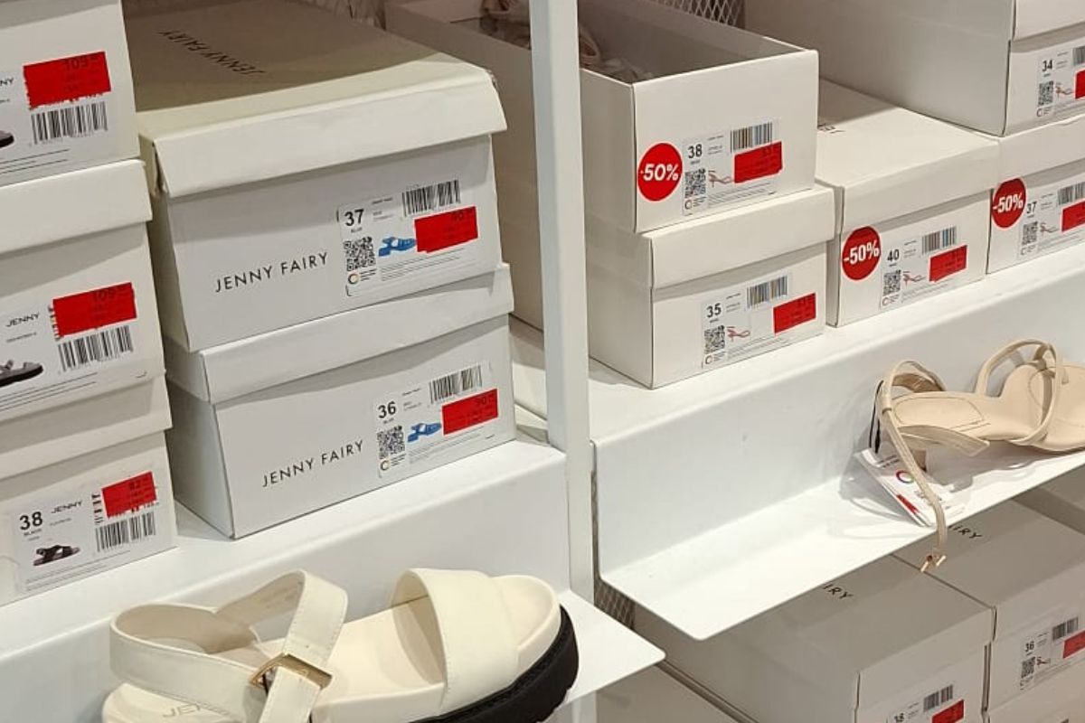 Czarne czółenka JENNY z CCC