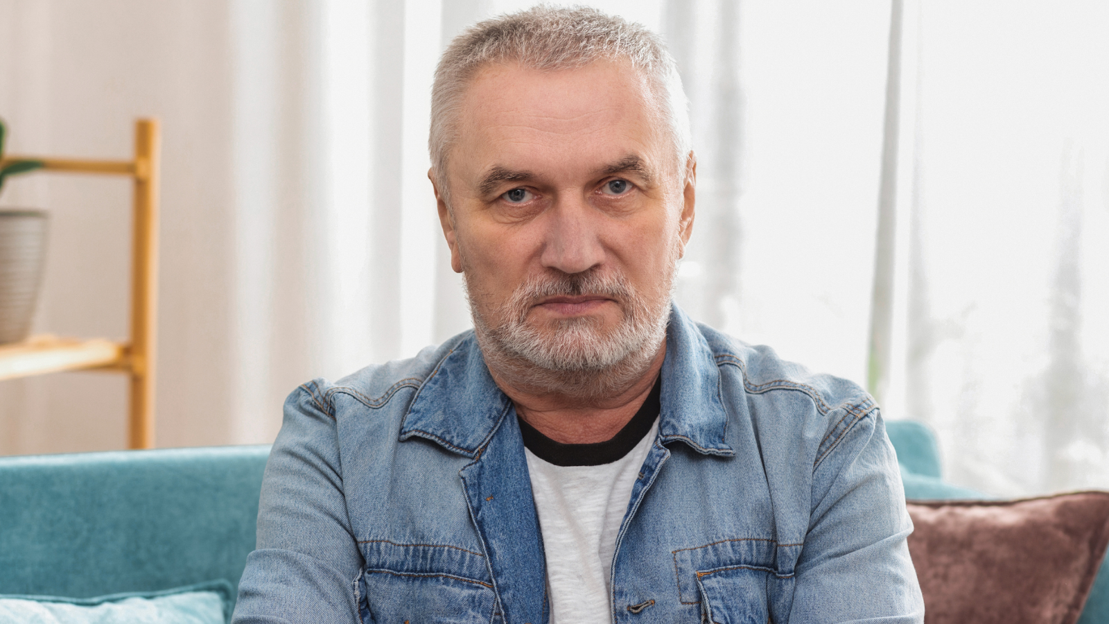 zdenerwowany mężczyzna