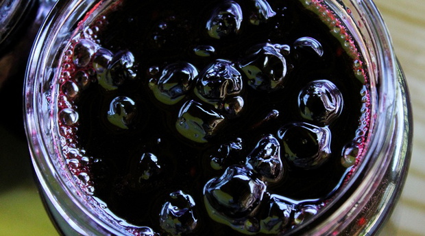 aronia w słoikach