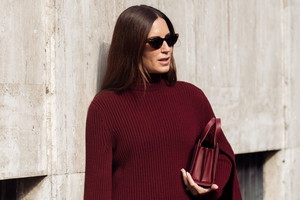 Sweter bordeaux z Reserved