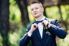 uśmiechnięty pan młody